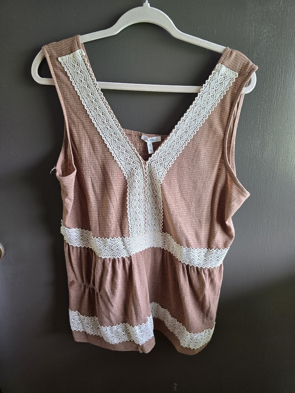 Sleeveless Lace-Trim Tank Top in Brown